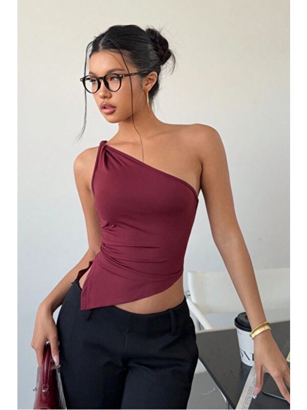 Tarz Cool Kadın Tek Omuz Bluz Asimetrik Kesim Elastanlı Crop ve Modern Tasarım