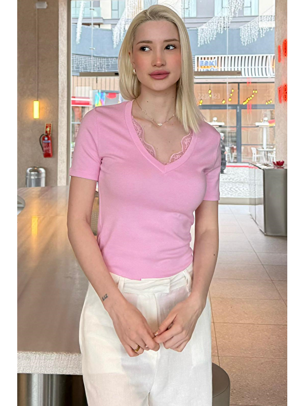 Madmext Pembe V Yaka Dantelli Kadın Tişört Mg2712