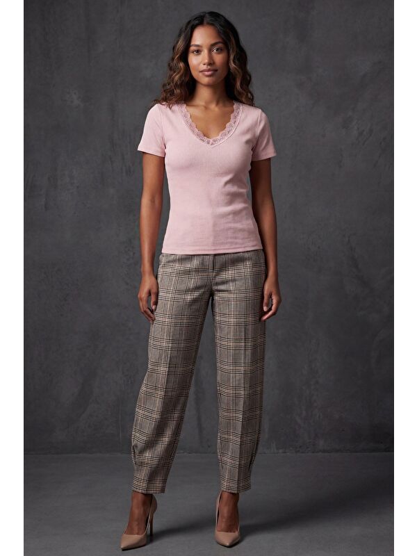 Madmext Pudra V Yaka Dantelli Slim Fit Kadın Tişört Mg2683