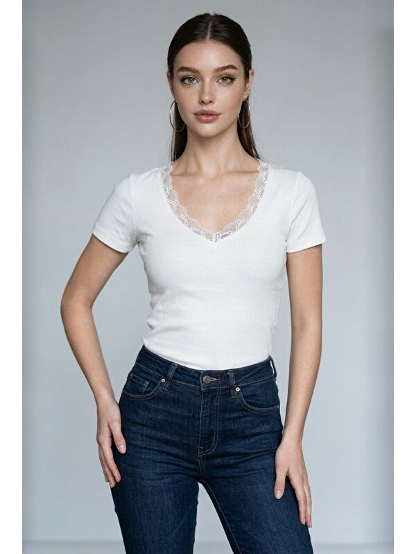 Madmext Ekru V Yaka Dantelli Slim Fit Kadın Tişört Mg2683