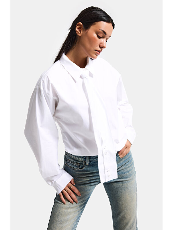It's Basic Kadın Beyaz Oversize Kravat Detaylı Özel Tasarım Bol Kesim Gömlek