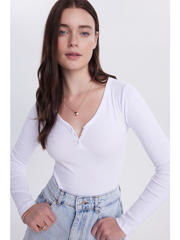 TUDORS Kadın Slim Fit Dar Kesim Pamuklu V Yaka Beyaz  Bluz