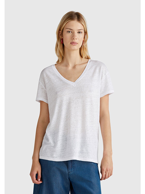 United Colors Of Benetton Kadın Beyaz %100 Keten Düşük Omuzlu Relax Fit V Yaka T-Shirt