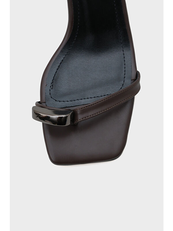 Cindy Küt Burunlu Topuklu Bilekten Bantlı Parmak Arası Kadın Sandalet - Görsel 4