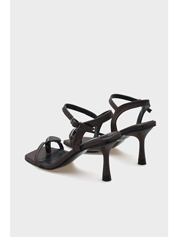 Cindy Küt Burunlu Topuklu Bilekten Bantlı Parmak Arası Kadın Sandalet - Görsel 6