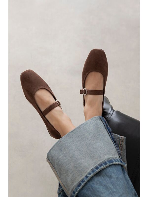 Straswans Kahverengi Straswans Berny Kemer Kadın Detay Süet Babet Kahve