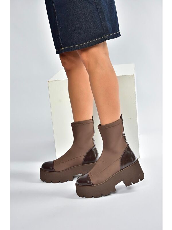 Kahverengi Kadın Bot V272902904 - Görsel 3