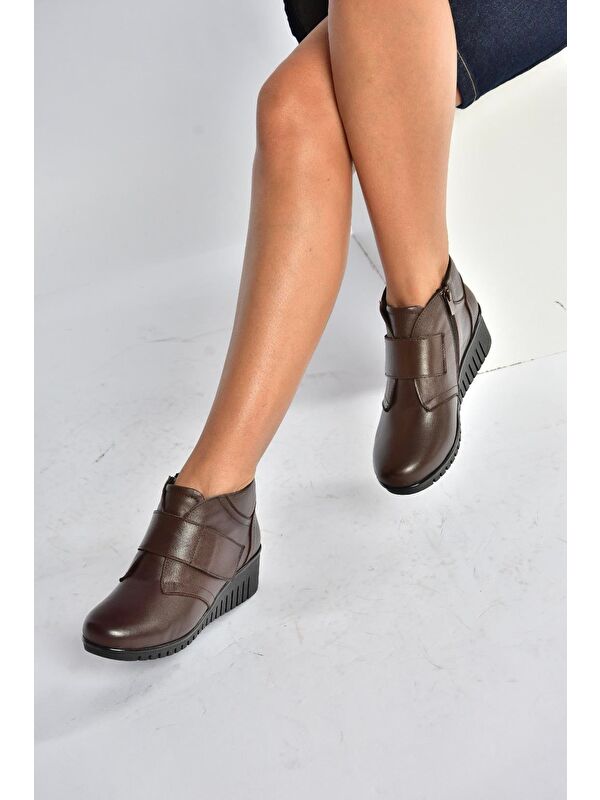 Kahverengi Kadın Bot V324501903 - Görsel 2