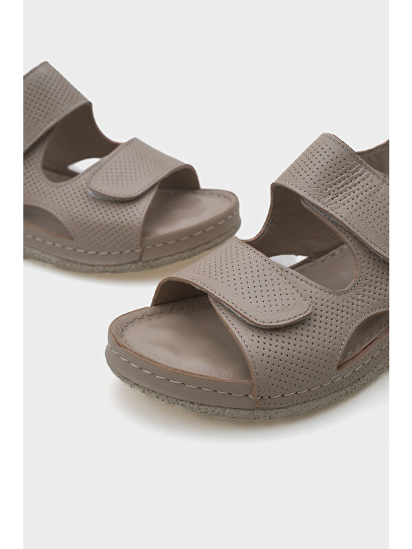 Ember Cırtlı Deri Konfor Anatomik Kadın Sandalet - Görsel 4