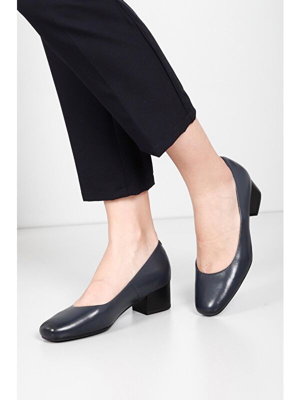 KOYU LACİVERT Hakiki Deri Yuvarlak Burun Kısa Kalın Topuklu Kadın Ayakkabı 24100 - Görsel 3