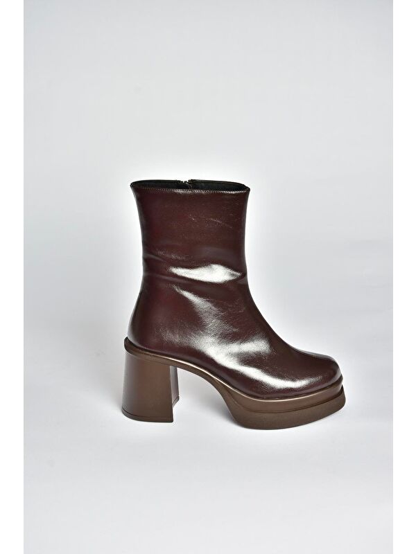 Kahverengi Kadın Bot V272784260 - Görsel 2