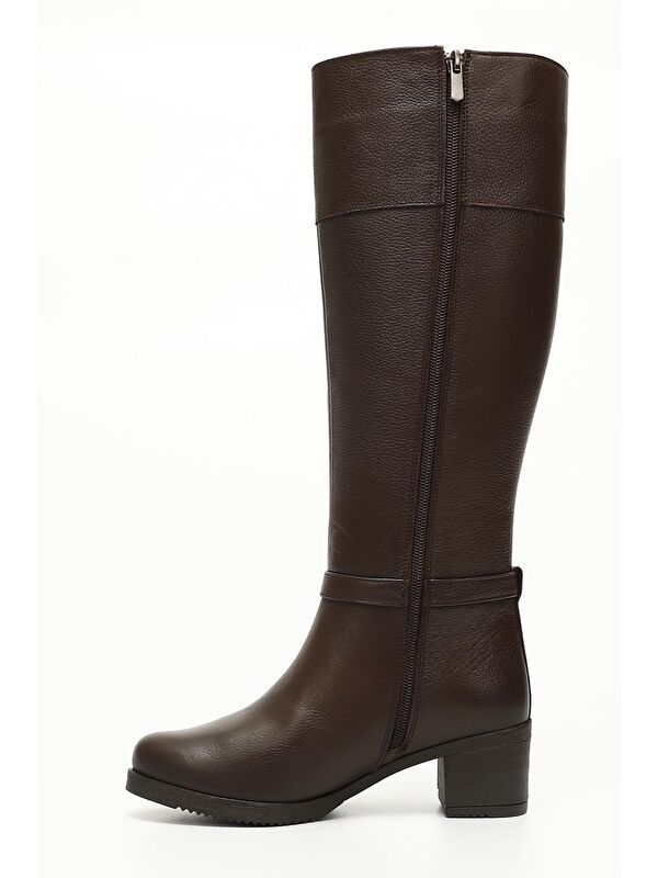 KOYU KAHVERENGİ Hakiki Deri Yuvarlak Burun Kauçuk Taban Topuklu Fermuarlı Tokalı Kadın Çizme 44564 - Görsel 4