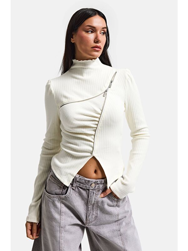 It's Basic Kadın Beyaz w5 Asimetrik Kesim Fermuar Detaylı Özel Tasarım Crop Top