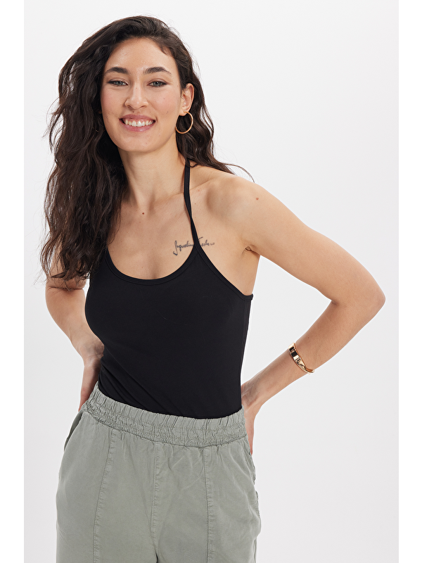 TUDORS Kadın Slim Fit Dar Kesim Pamuklu Halter Yaka İnce Bağcıklı Siyah Crop