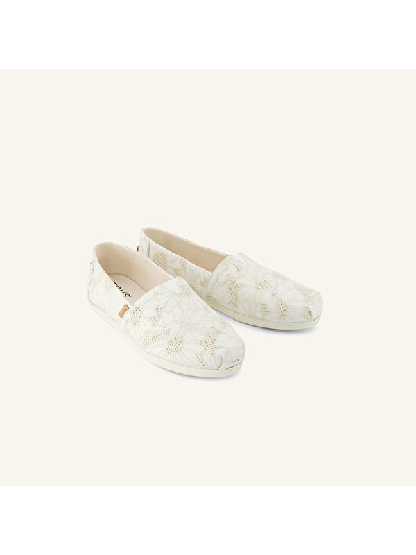 Toms Beyaz Toms Espadril Alpargata Kadın 10021888 10021932 Classic Oversized Floral Eyelet