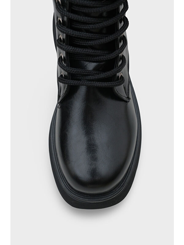 Melessa Yuvarlak Burunlu Yandan Fermuarlı Trak Tabanlı Kadın Bot - Görsel 4