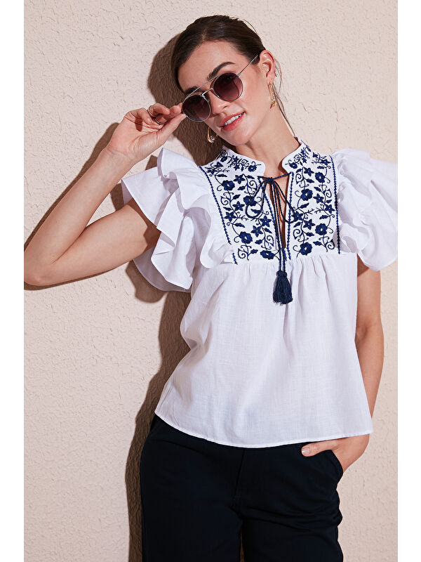 Lela Pamuklu Regular Fit Nakış İşlemeli Kadın Bluz 611Bz0253