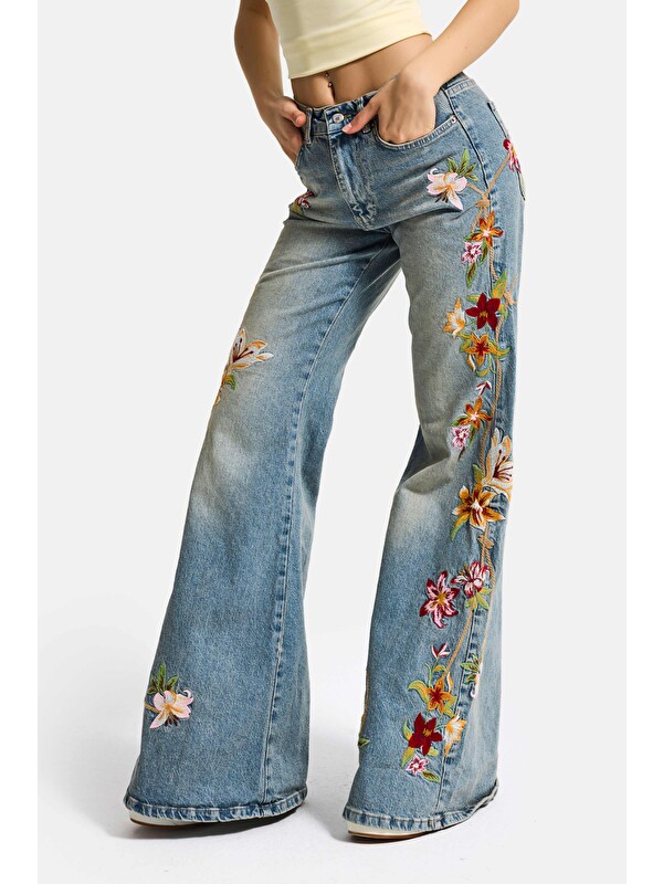 It's Basic Kadın Jean Rengi 4s6-32 Flare Fit Beli Lastikli Özel Çiçek Desen Nakışlı Tasarım Denim Jean