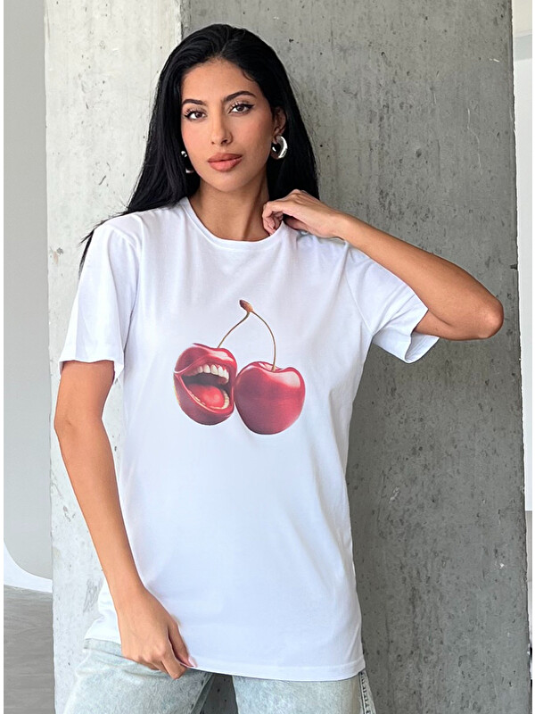Blah. Kiraz Baskılı Yapay Zeka Tasarımı Penye Oversize %100 Pamuk Kadın Tişört @BlahxAi