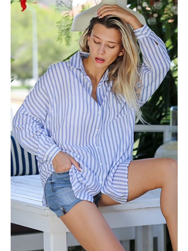 Chiccy Açık Mavi Gömlek Yaka Çizgili Düğmeli Tek Cepli Dokuma Oversize Casual Gömlek