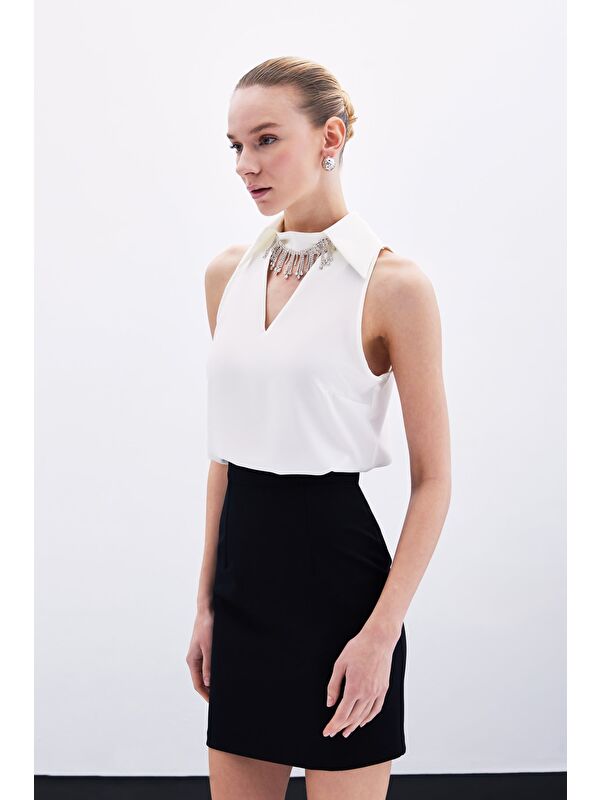 SATEEN Yaka Taşlı Kolsuz Bluz - Ekru
