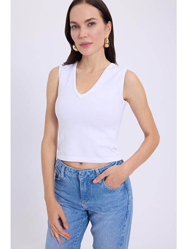 TUDORS Kadın Slim Fit Dar Kesim V Yaka Sıfır Kol Pamuklu Ribanalı Beyaz Bluz