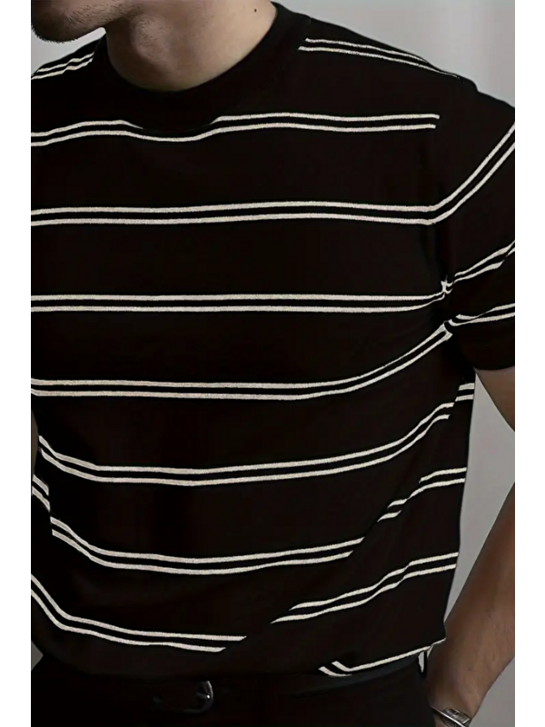 Tarz Cool Erkek Çizgi Detaylı Slim Fit Bisiklet Yaka Triko Tişört