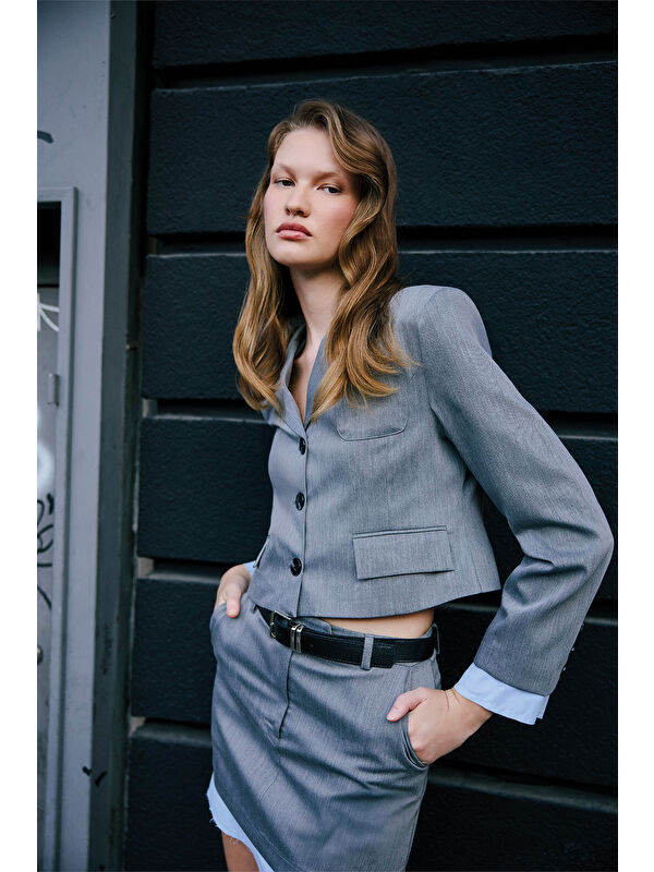 QUZU Kumaş Garnili Cep Detaylı Crop Blazer Ceket Gri