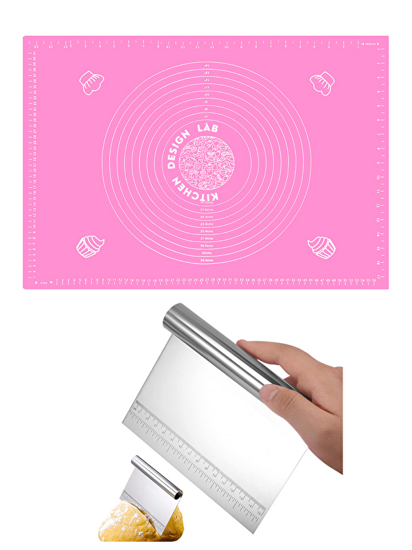 Kitchen Design Lab Pembe Silikon Ölçülü  Hamur Açma Matı 45x65 cm ve Çelik Hamur Kesme Spatulası