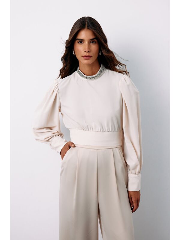 SATEEN Yaka Aksesuarlı Bluz - Bej