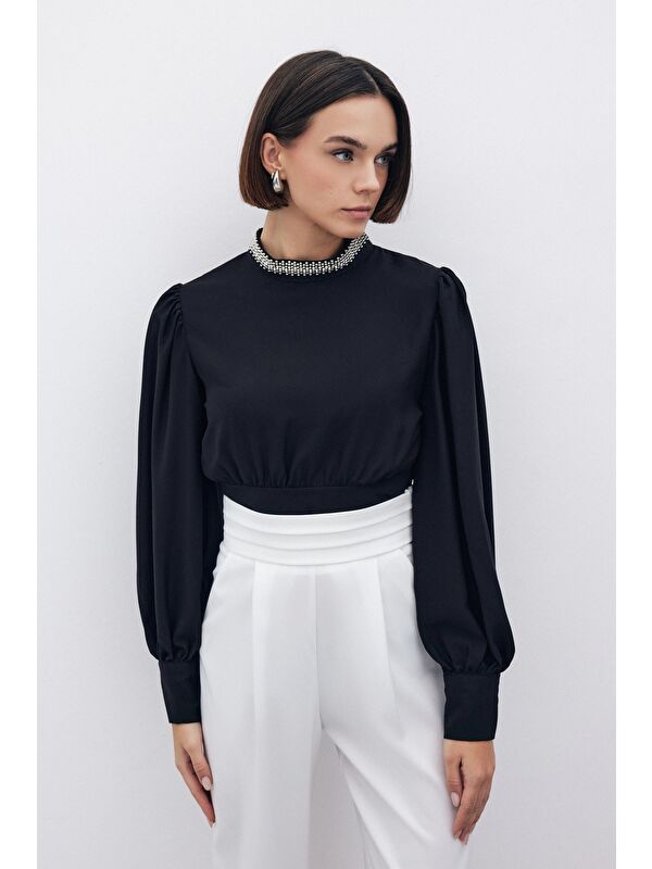 SATEEN Yaka Aksesuarlı Bluz - Siyah