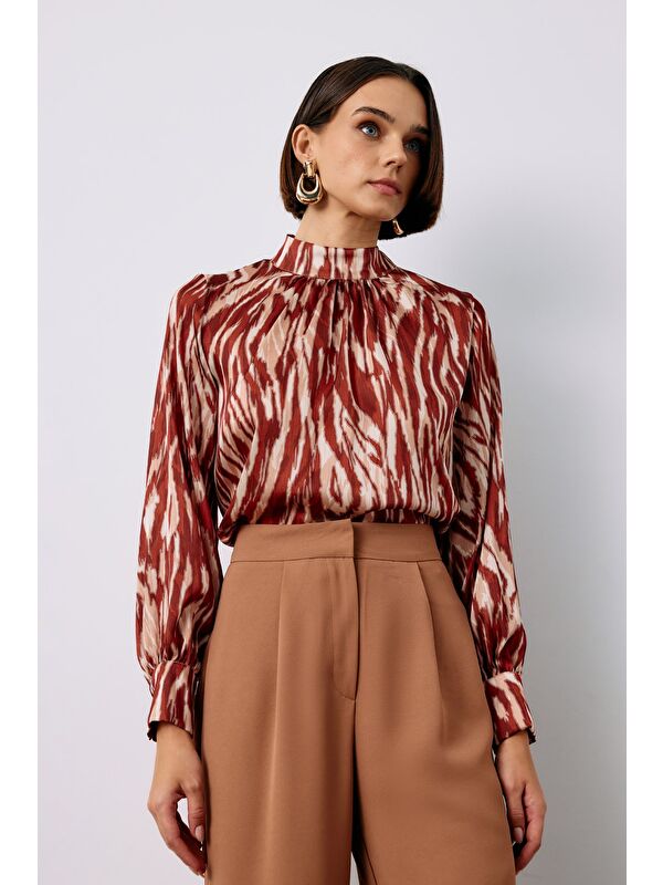 SATEEN Desenli Dik Yakalı Bluz - Taba