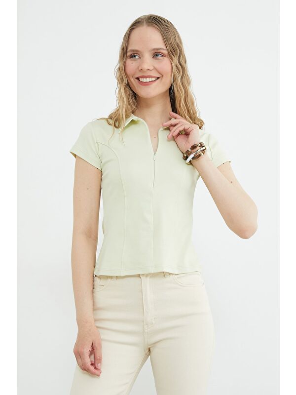 Fullamoda Kalp Nakışlı Yarım Fermuarlı Polo Yaka Slim Fit Tişört