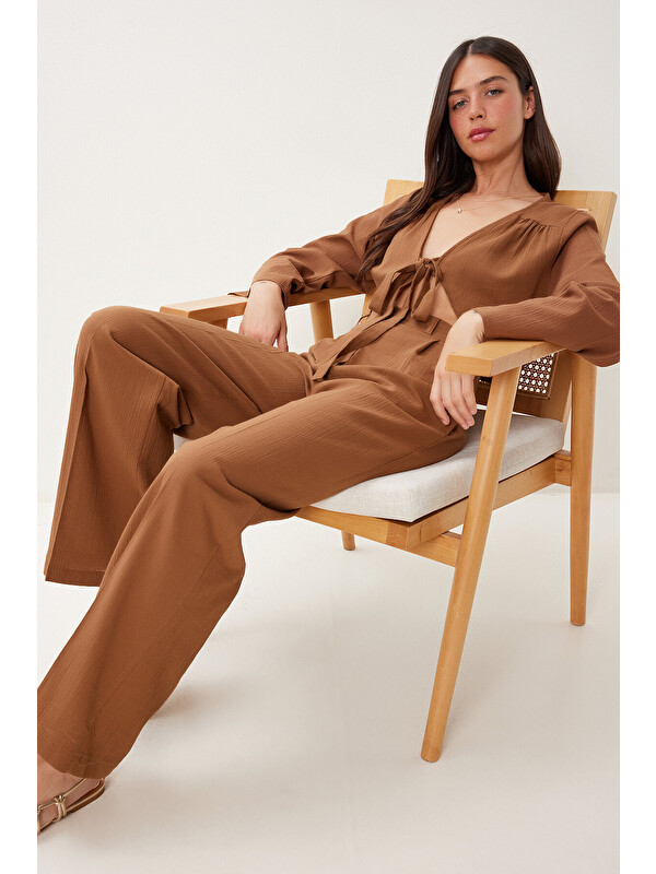 Happiness İstanbul Bağlama Detaylı Keten Bluz Pantolon Takım KAHVERENGİ LBV0068