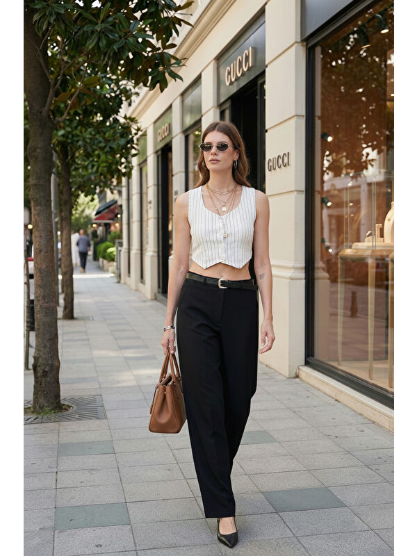 Lela Slim Fit Kalp Yaka Düğmeli Kalın Askılı Kadın Crop Yelek 5865497