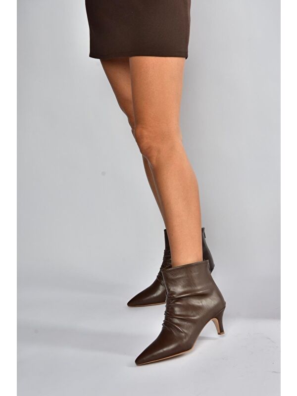 Kahverengi Kadın Bot V572124409 - Görsel 5