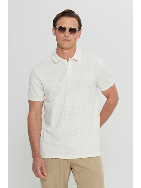 AC&Co / Altınyıldız Classics Erkek Ekru Pamuklu Dar Kesim Polo Yaka Jakarlı Esnek Tişört