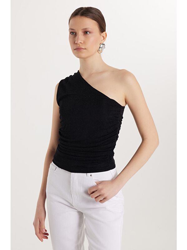 TUDORS Kadın Slim Fit Dar Kesim Omzu Açık Düz Siyah Bluz
