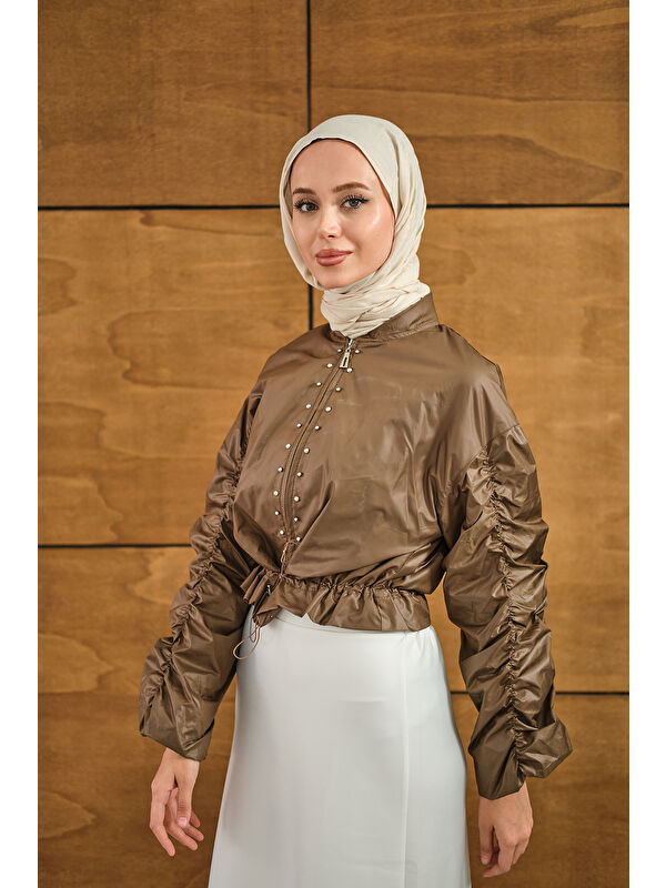 Locco Moda Kadın Ön Boncuk Detay Kısa Yağmurluk Kahverengi