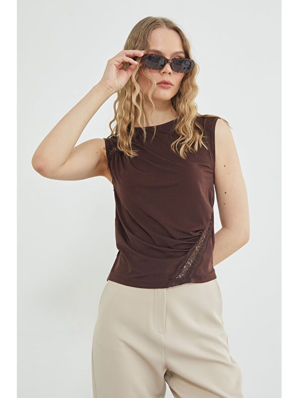 Fullamoda Dantel Detaylı Kayık Yaka Slim Fit Bluz