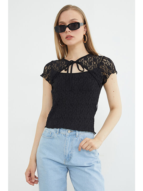 Fullamoda Önü Bağlamalı Dantelli Slim Fit Transparan Bluz