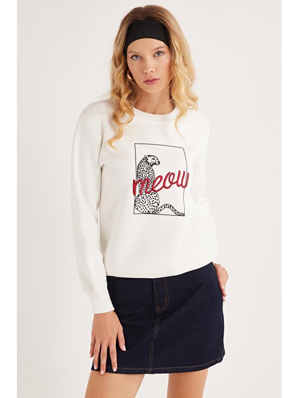 TUDORS Kadın Regular Fit Klasik Kesim %100 Pamuk Baskılı Bisiklet Yaka Beyaz Sweatshirt
