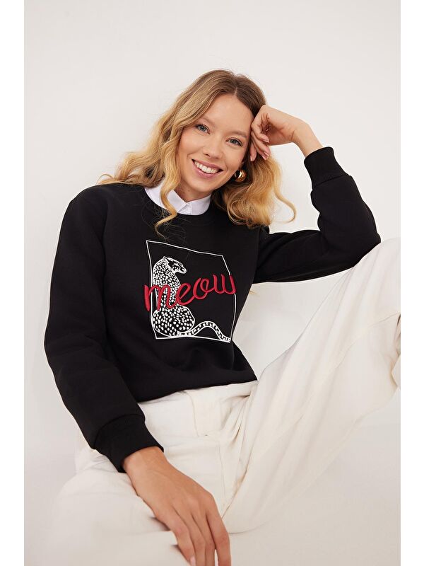 TUDORS Kadın Regular Fit Klasik Kesim %100 Pamuk Baskılı Bisiklet Yaka Siyah Sweatshirt