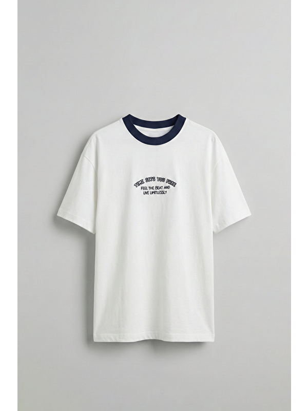 Abluka Online Erkek Oversize Minimal Nakış Detaylı Basic T-Shirt Beyaz / Lacivert