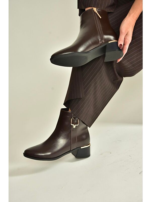 Kahverengi Kadın Bot V518978809 - Görsel 6