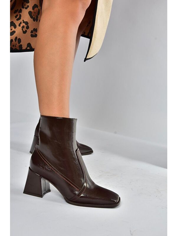 Kahverengi Kadın Bot V848256460 - Görsel 5
