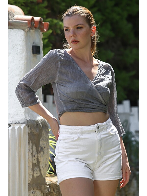 Chiccy Organik Pamuk Gri Kruvaze Yaka 3/4 Kol Bağlamalı Yıkamalı Casual Crop Dokuma Bluz 40 60