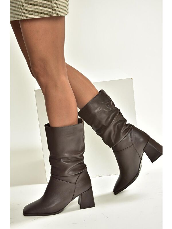 Kahverengi Kadın Bot V848256709 - Görsel 4