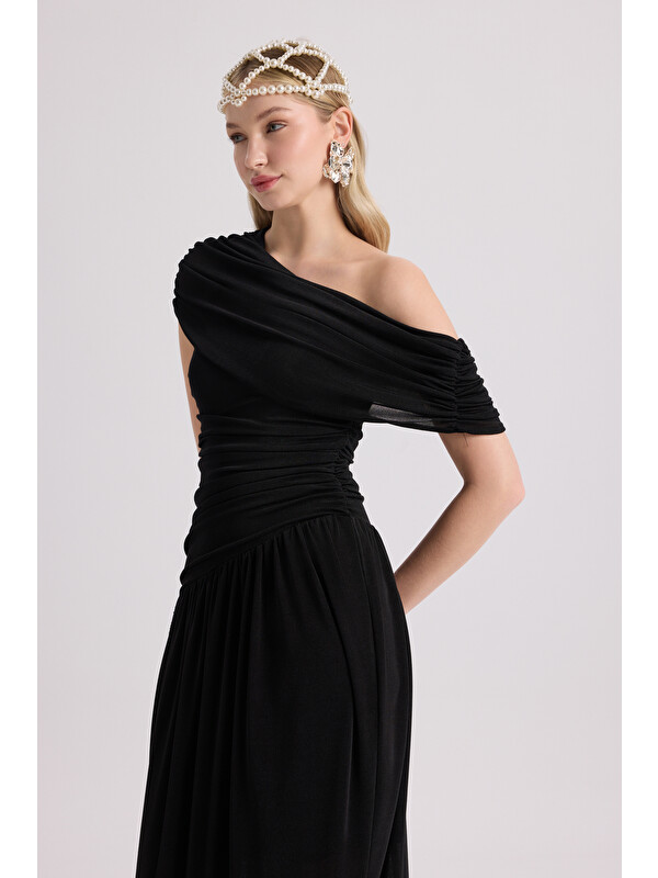 Mai Collection Liraya Asimetrik Siyah Uzun Elbise