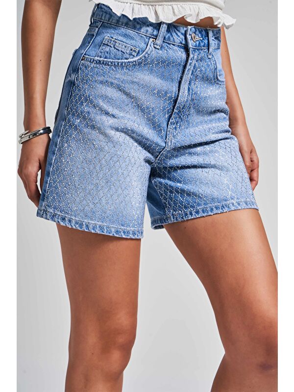 It's Basic Kadın Mavi Renk T 2S5 4 Parlak Taşlı Mom Fit Midi Boy Tasarım  100 Pamuk Denim Şort